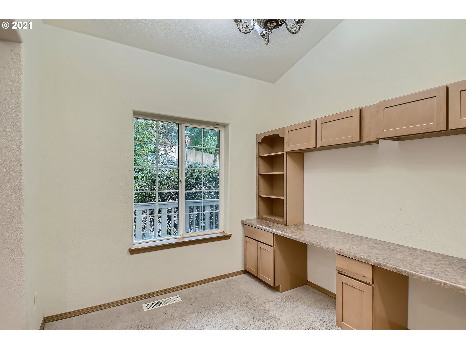 6105 Southwest Lesser Way Portland, OR 97219 - Photo 9 of 32 Gallery Image 9