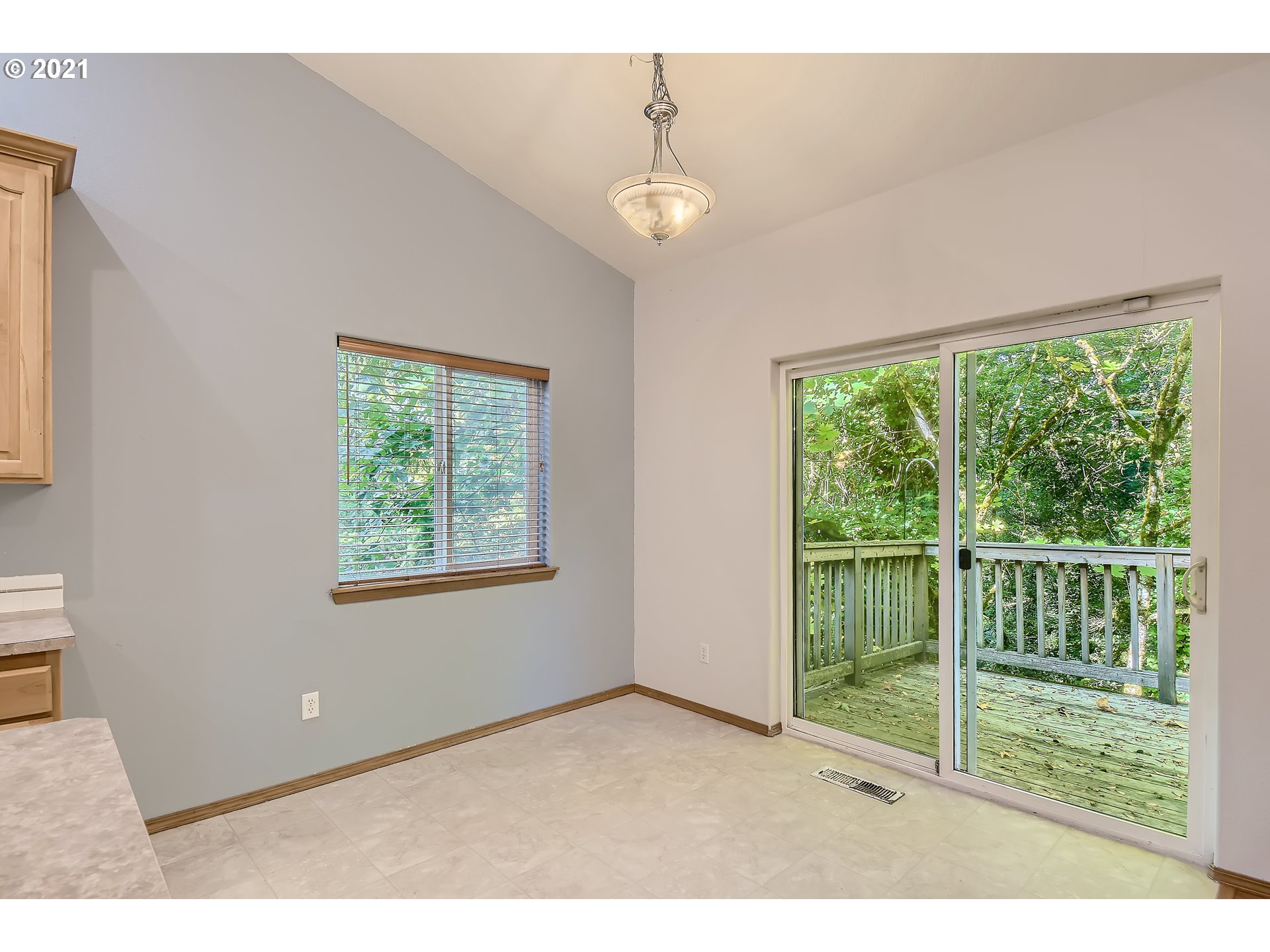 6105 Southwest Lesser Way Portland, OR 97219 - Photo 10 of 32 Gallery Image 10
