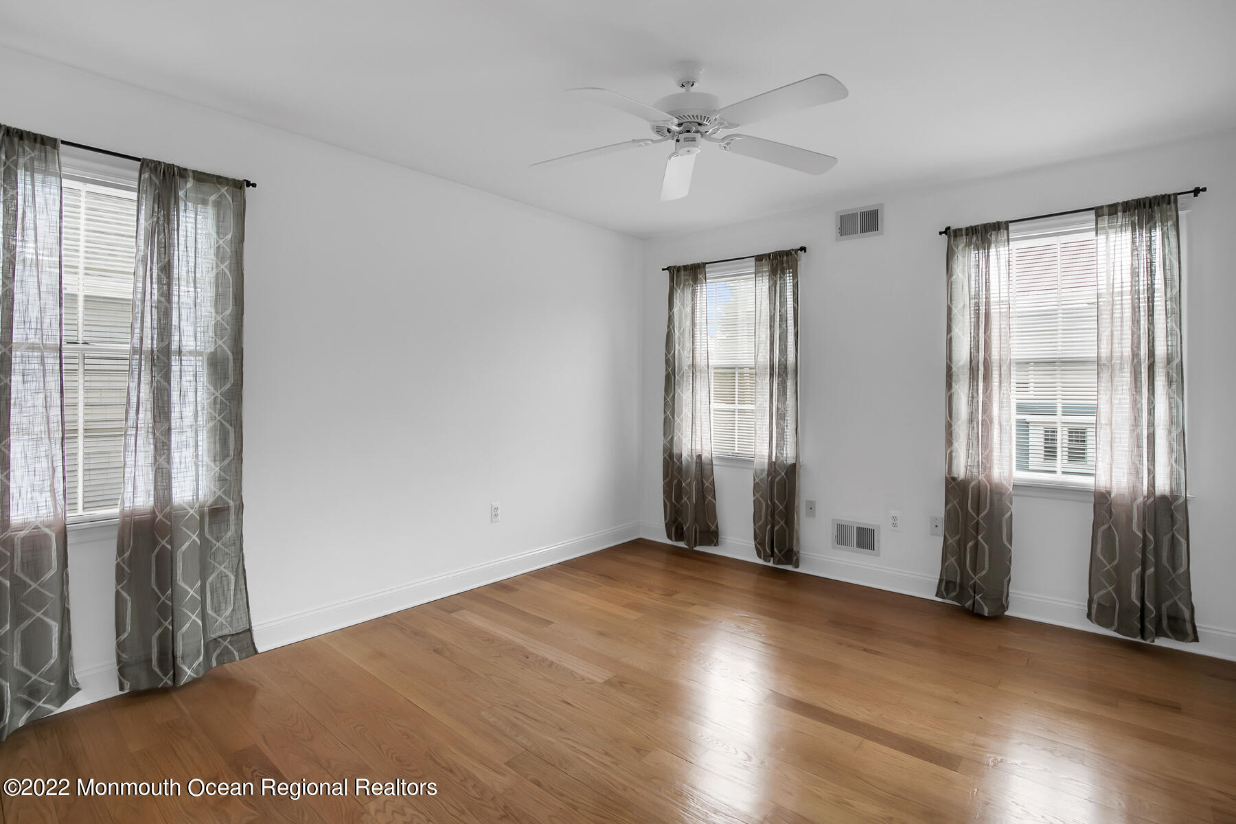 13 Cedar Avenue Rumson, NJ 07760 - Photo 23 of 49 13 Cedar Ave Rumson NJ 07760 USA-022-025