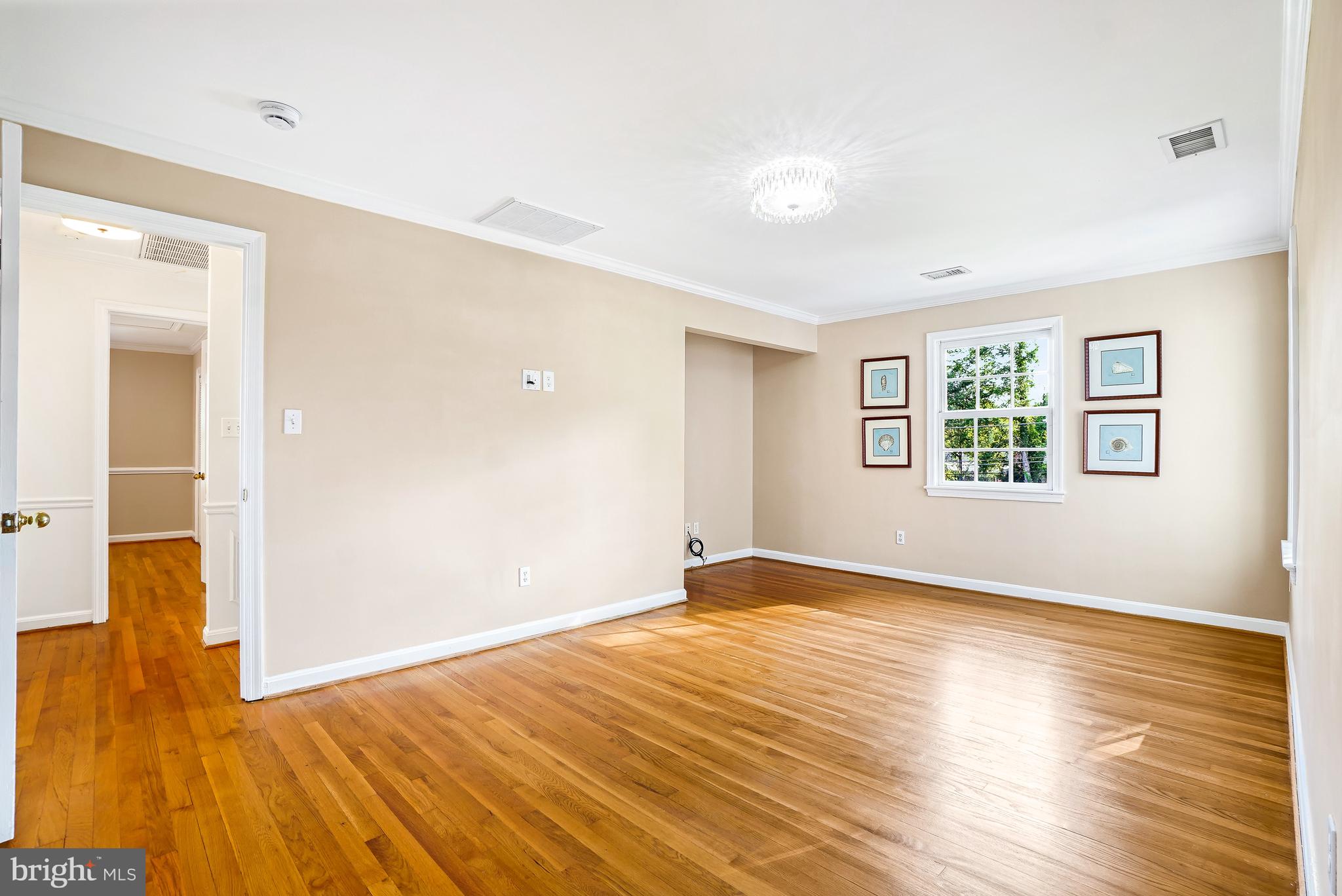 9502 Edgeley Road Bethesda, MD 20814 - Photo 16 of 46 Primary Bedroom w/ gleaming hardwood flooring