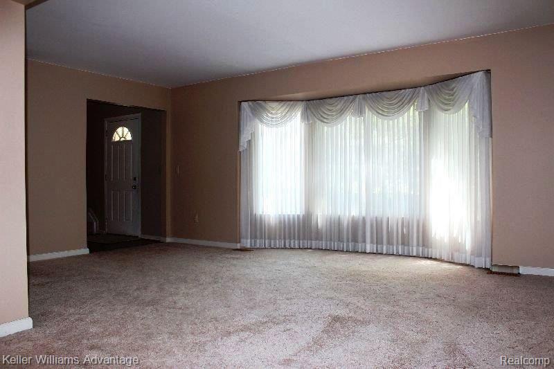 22398 Mill Road Novi, MI 48375 - Photo 3 of 19 Living Room