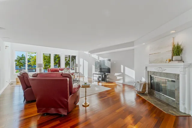 $934,900 | 3984 Lamont Drive, Waterford, MI 48329