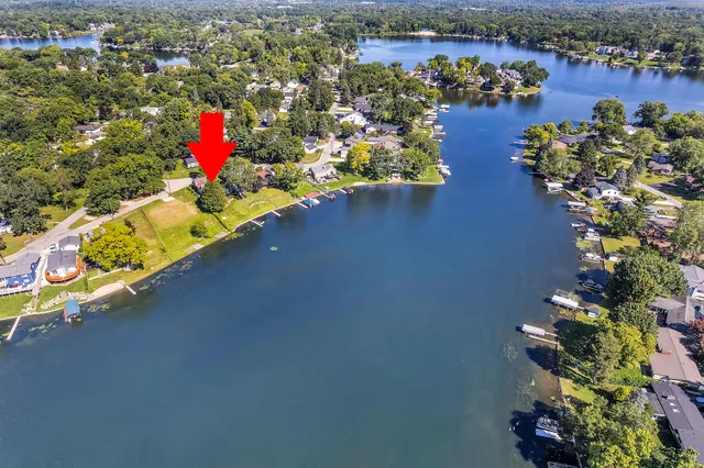 $934,900 | 3984 Lamont Drive, Waterford, MI 48329