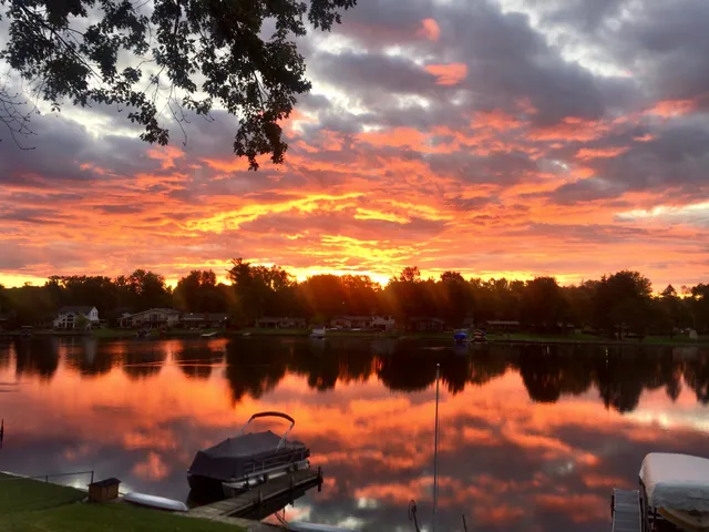 $934,900 | 3984 Lamont Drive, Waterford, MI 48329