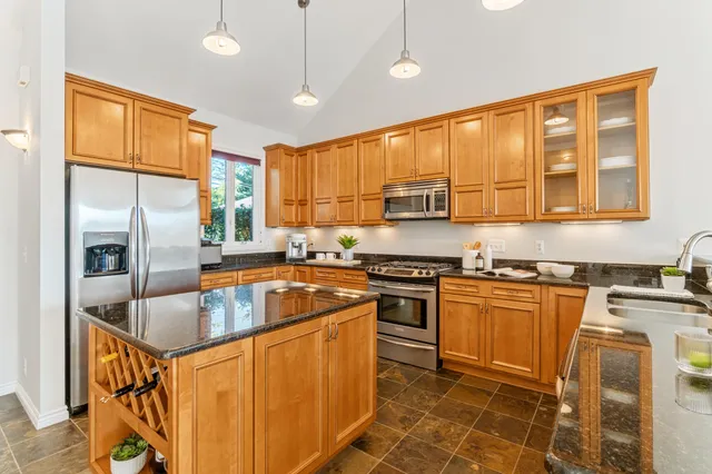 $934,900 | 3984 Lamont Drive, Waterford, MI 48329