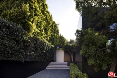 $9,995,000 | 1450 Blue Jay Way, Los Angeles, CA 90069