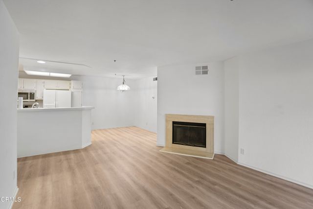 $2,600 | 5805 Oak Bend Lane, Unit 208, Oak Park, CA 91377