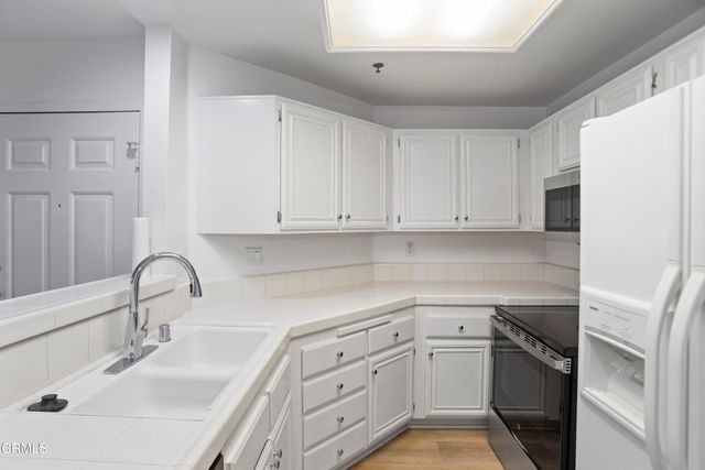 $2,600 | 5805 Oak Bend Lane, Unit 208, Oak Park, CA 91377