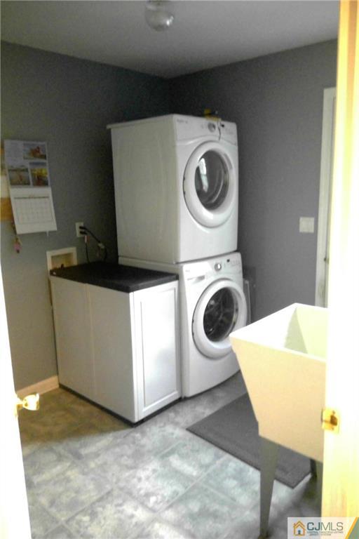 13 Russett Road Somerset, NJ 08873 - Photo 19 of 20 a utility room with dryer and washer