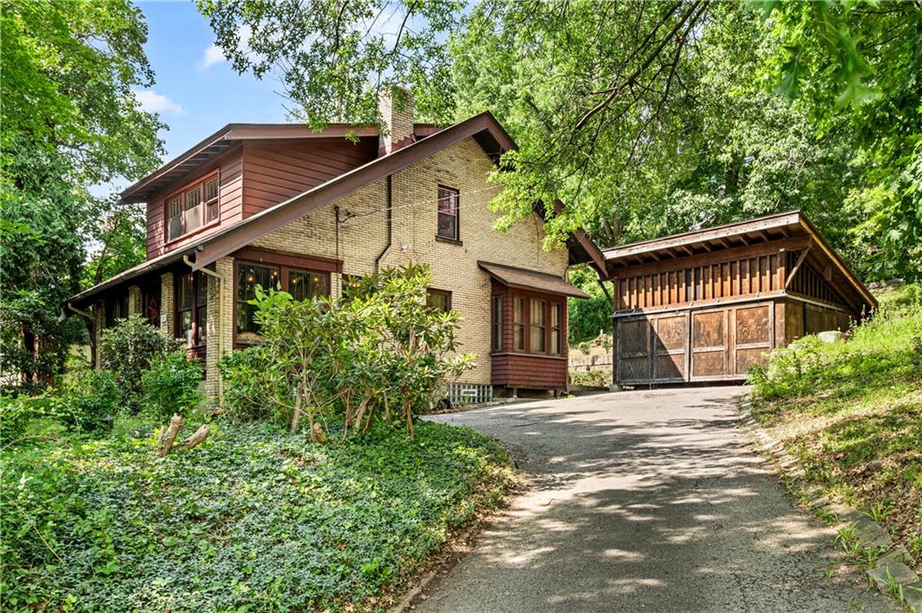 137 Elmore Road Pittsburgh, PA 15221 - Photo 3 of 33 Gallery Image 3