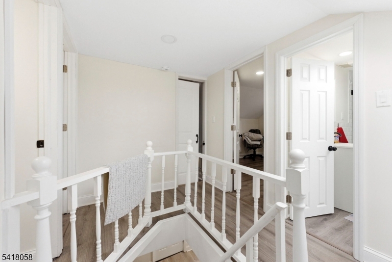 28 Wagners Lane Warren, NJ 07059 - Photo 38 of 50 a view of a hallway with wooden floor and windows