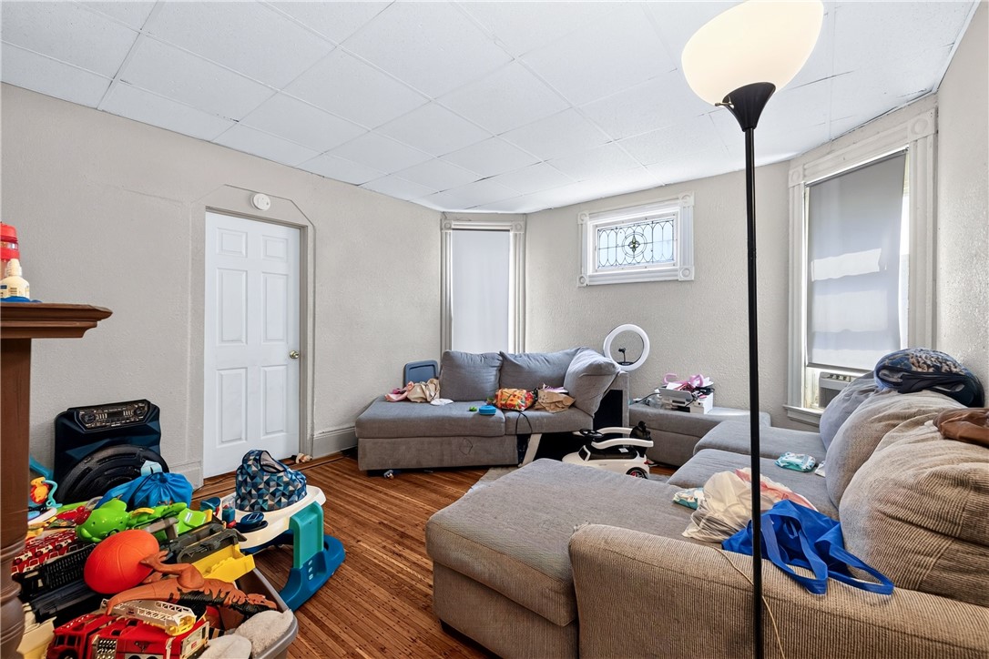 31 Locust Street Rochester, NY 14613 - Photo 6 of 17 Gallery Image 6