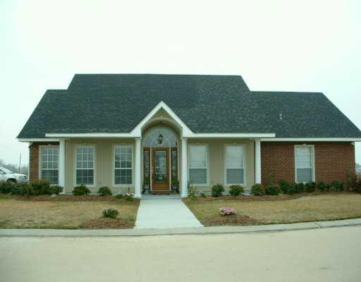 650 Rue Saint Michael Gretna, LA 70056 - Photo 1 of 8