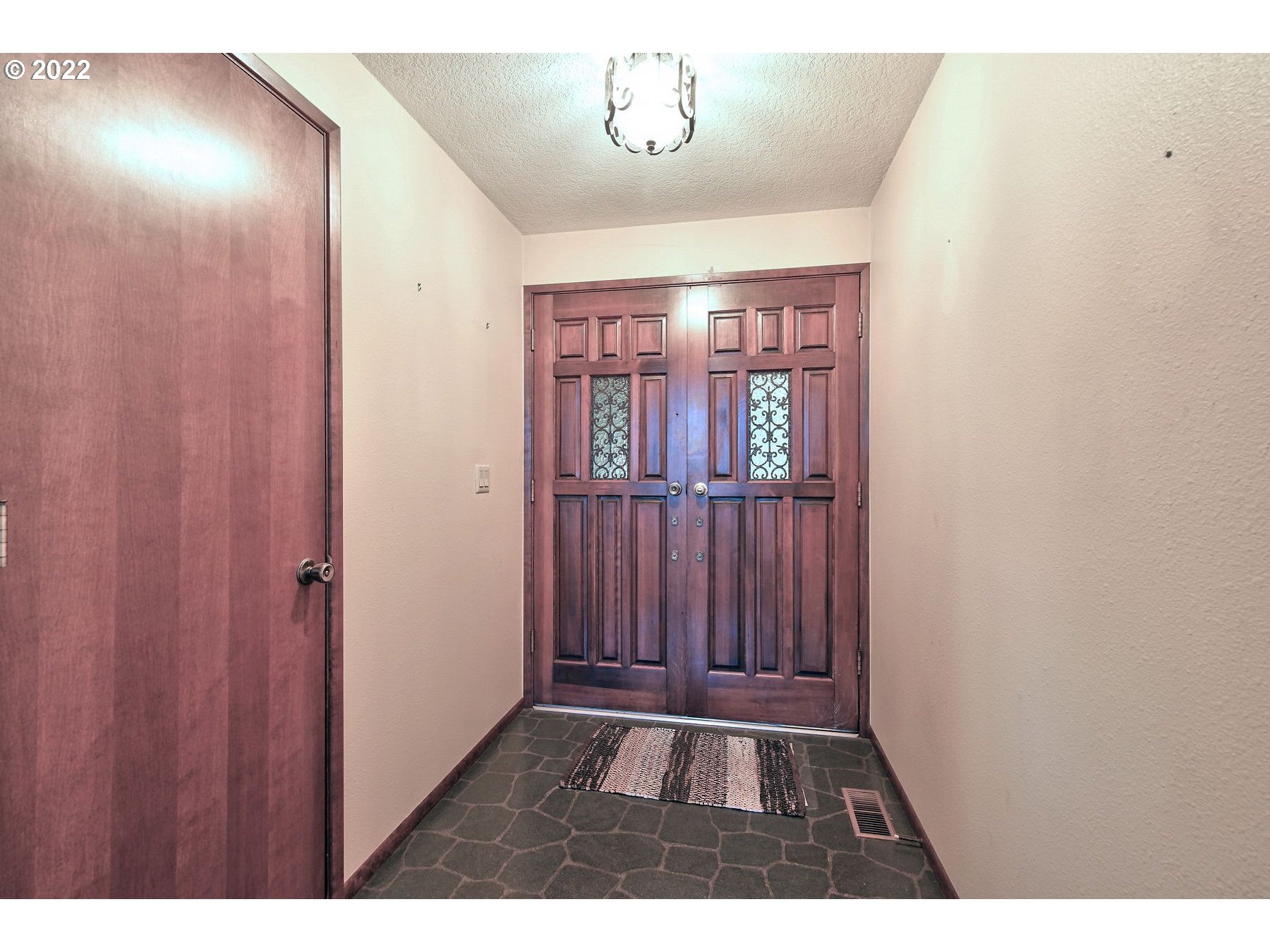 22840 South Haines Road Canby, OR 97013 - Photo 8 of 32 a view of entryway with front door
