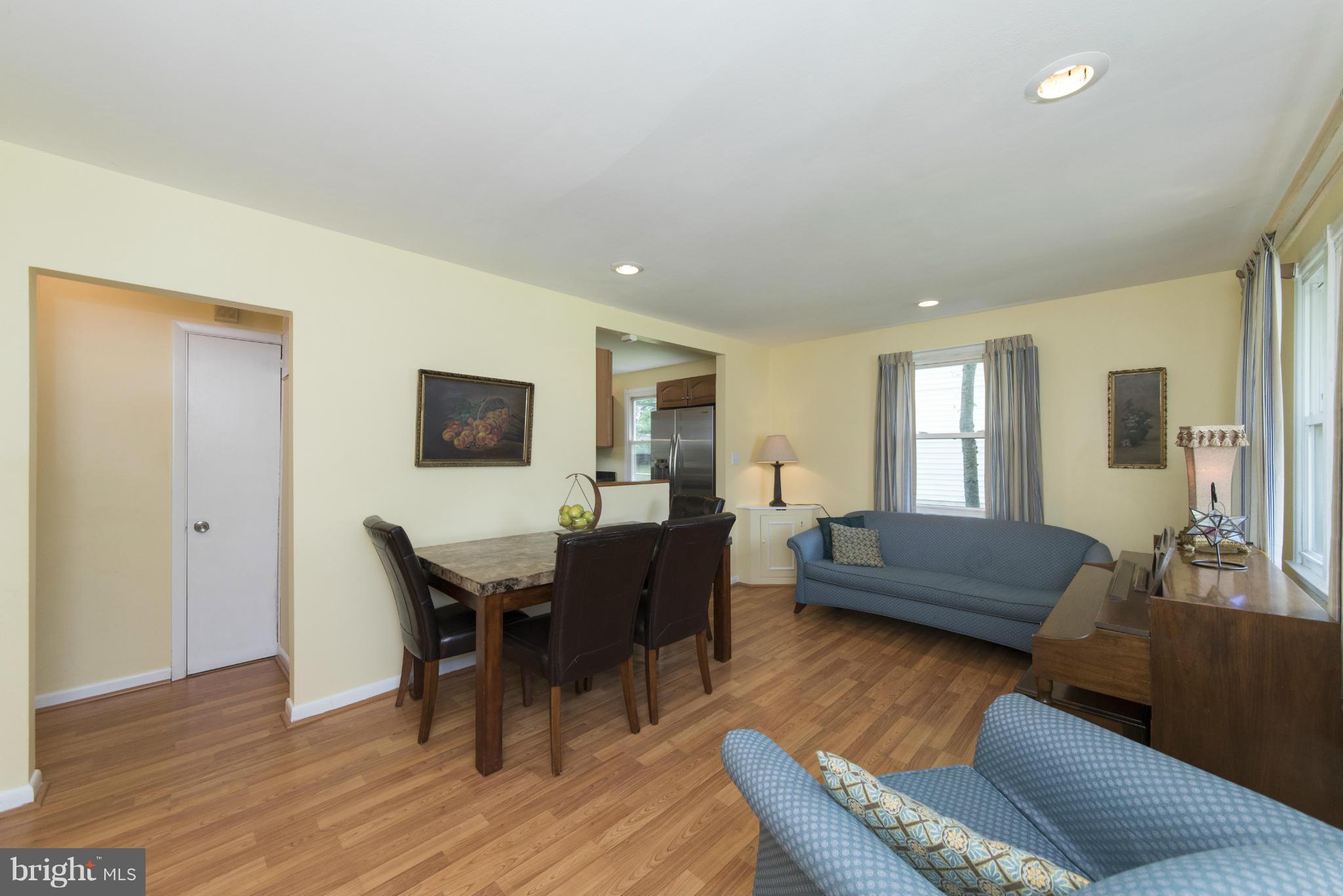 707 Templecliff Road Baltimore, MD 21208 - Photo 4 of 27 Living Room
