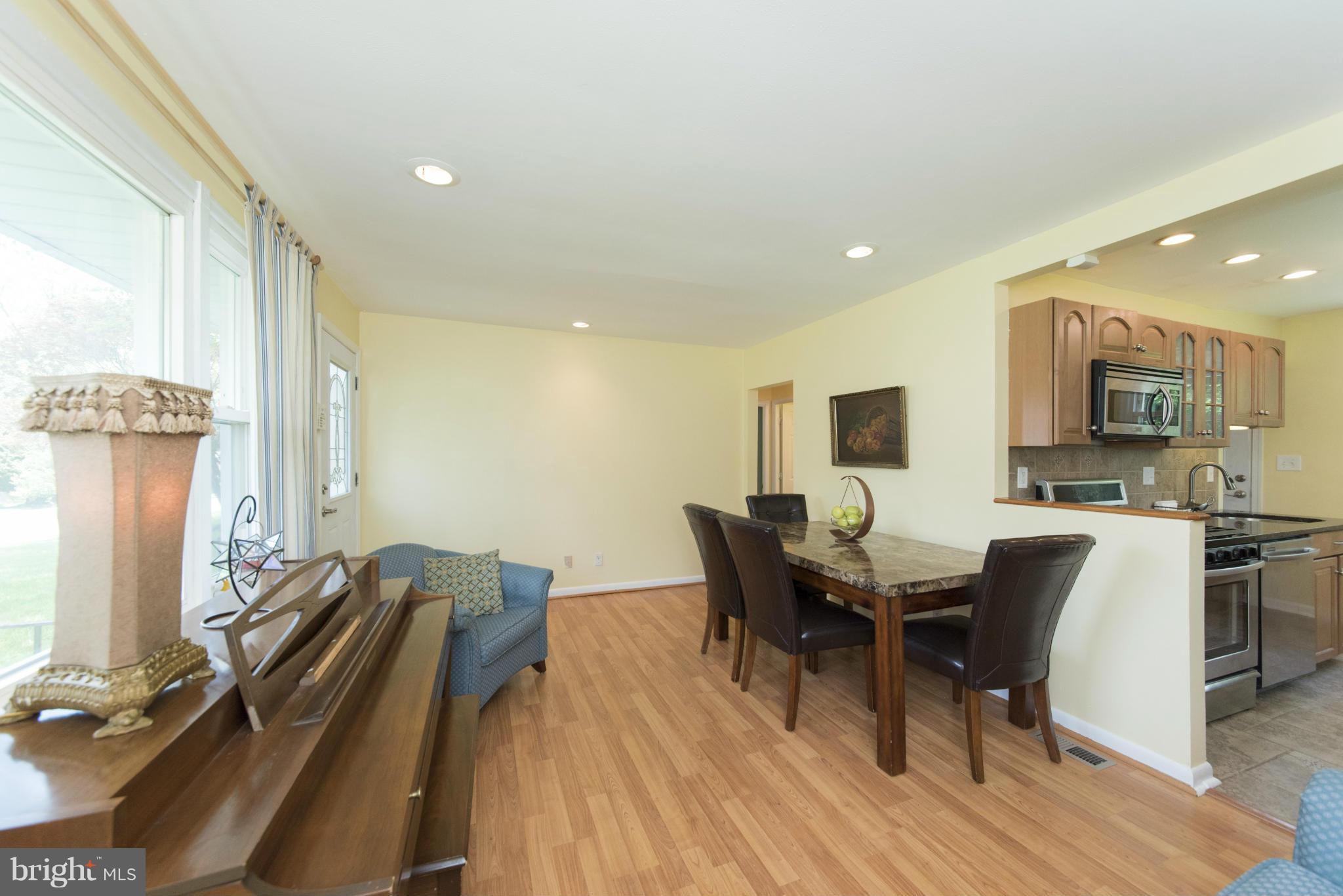707 Templecliff Road Baltimore, MD 21208 - Photo 5 of 27 Living Room