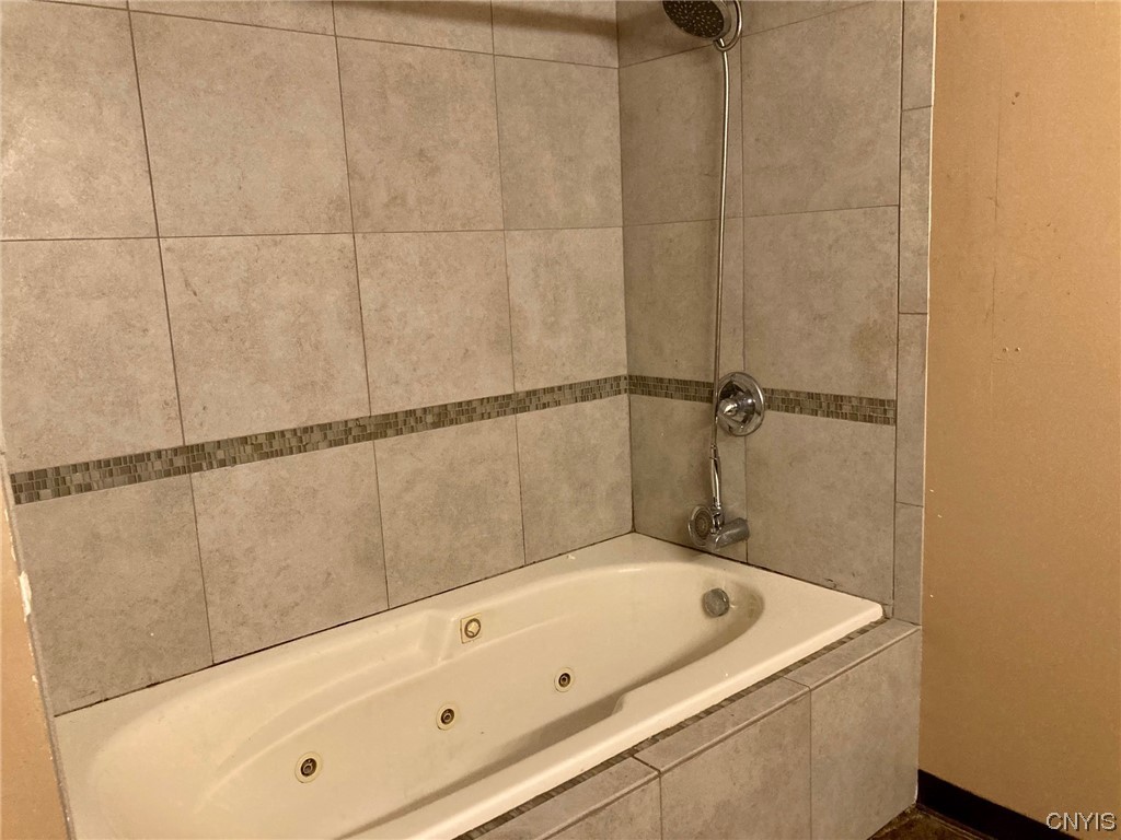 1378 County Rte 12 Schroeppel, NY 13132 - Photo 16 of 35 Jetted tub in 1st floor bath