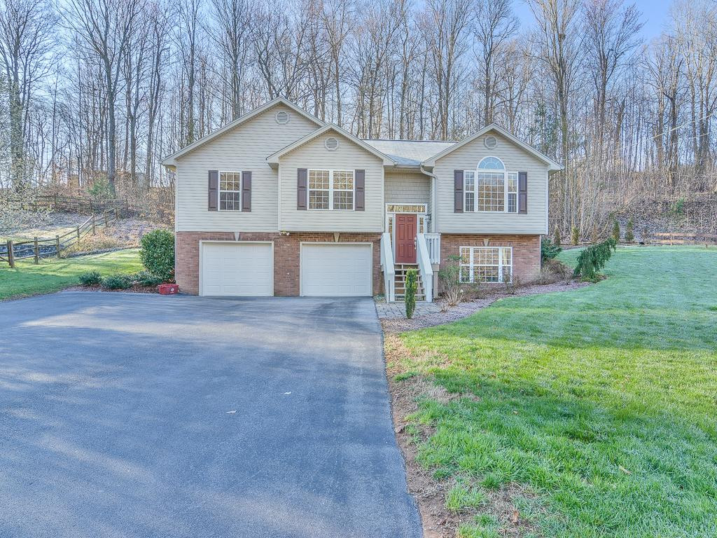 1005 Cherokee Road Johnson City, TN 37604 - Photo 1 of 35 Photo 1