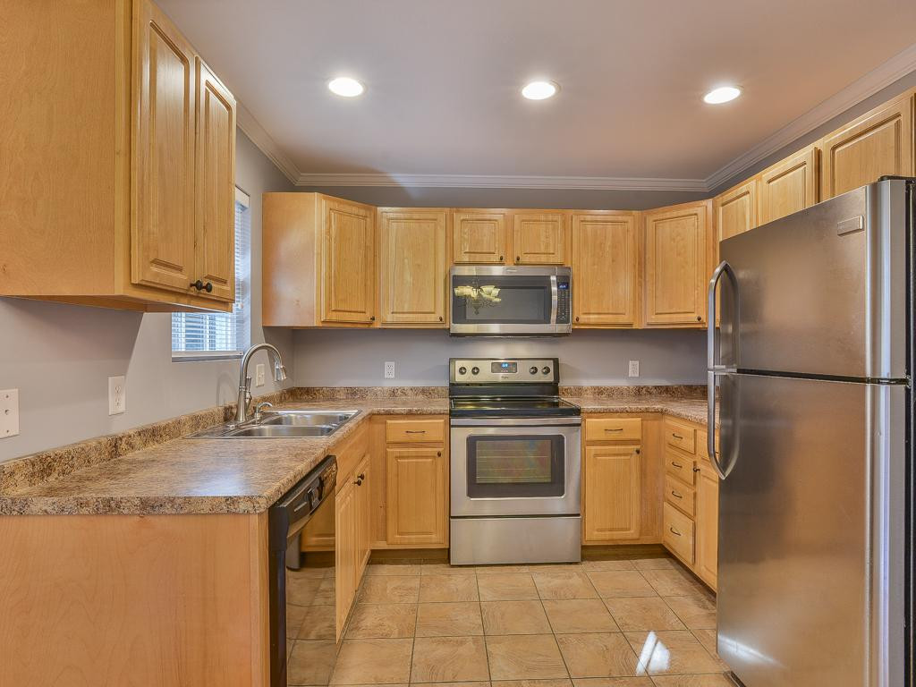 1005 Cherokee Road Johnson City, TN 37604 - Photo 11 of 35 Kitchen