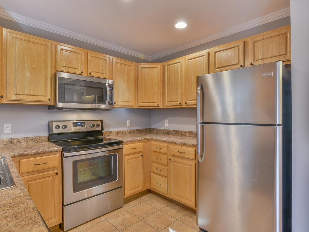 1005 Cherokee Road Johnson City, TN 37604 - Photo 13 of 35 Stainless appliance