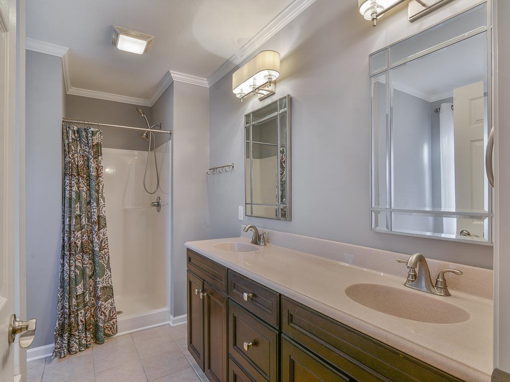 1005 Cherokee Road Johnson City, TN 37604 - Photo 15 of 35 Master bath