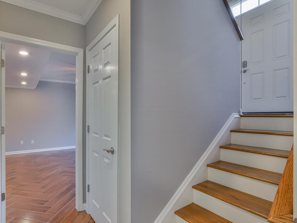 1005 Cherokee Road Johnson City, TN 37604 - Photo 29 of 35 Basement stairs