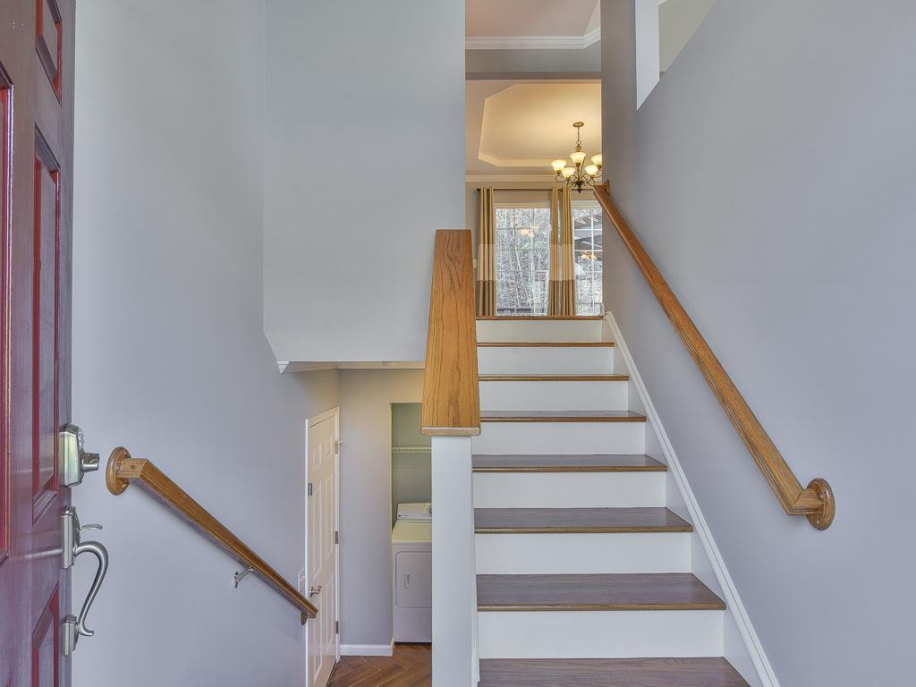 1005 Cherokee Road Johnson City, TN 37604 - Photo 5 of 35 Split foyer