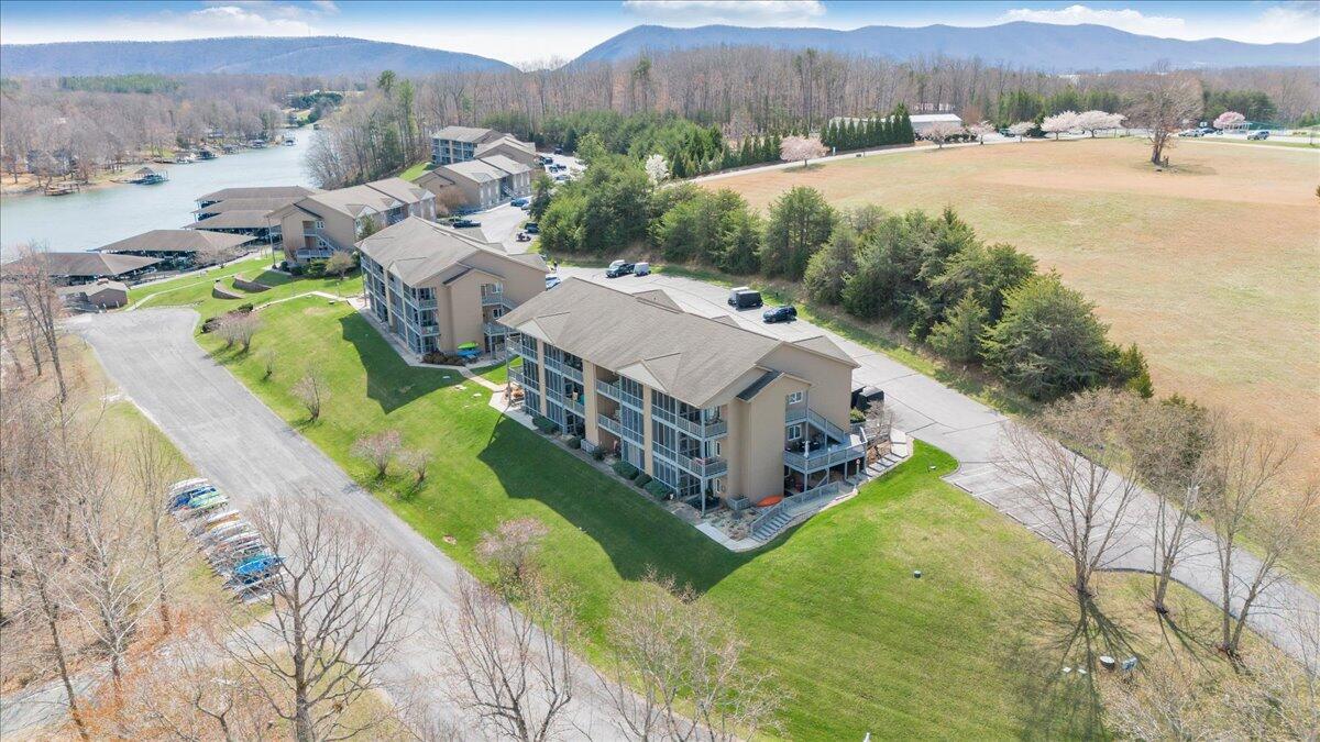 1209 Mariners Way, Unit 66 Huddleston, VA 24104 - Photo 29 of 34 41-DJI_20260313125455_0008_D