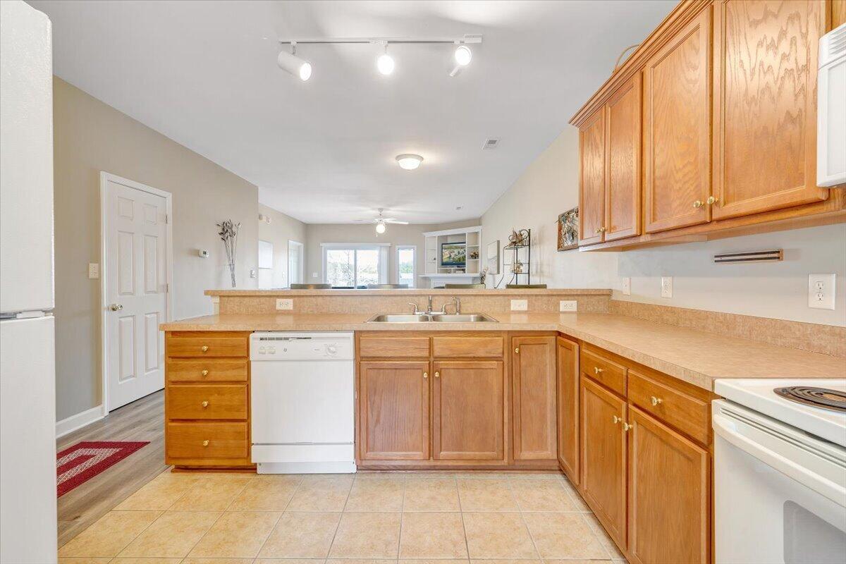 1209 Mariners Way, Unit 66 Huddleston, VA 24104 - Photo 4 of 34 09-MIB06808