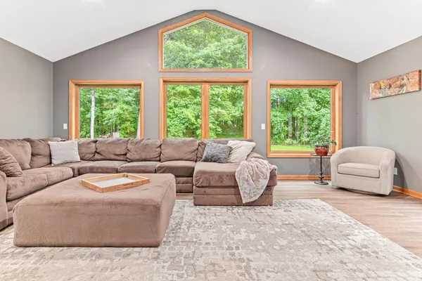 $899,200 | 5540 Timber Trail, Maple Plain, MN 55359