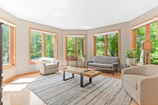 $899,200 | 5540 Timber Trail, Maple Plain, MN 55359