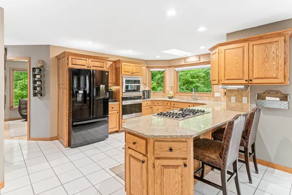 $899,200 | 5540 Timber Trail, Maple Plain, MN 55359