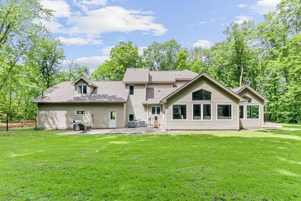$899,200 | 5540 Timber Trail, Maple Plain, MN 55359