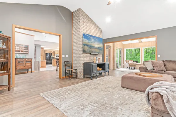 $899,200 | 5540 Timber Trail, Maple Plain, MN 55359