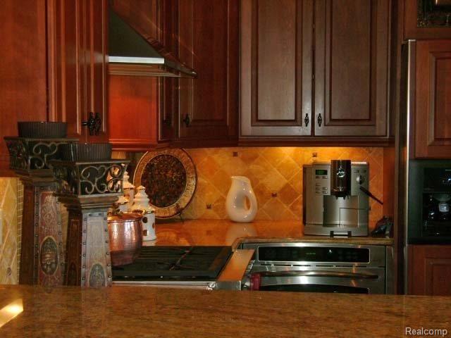 202 Walnut Boulevard, Unit 5 Rochester, MI 48307 - Photo 8 of 25 Backsplash View-1