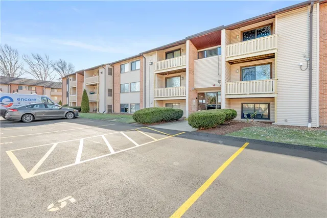 $269,999 | 1143 Hartford Avenue, Unit 4C, Johnston, RI 02919