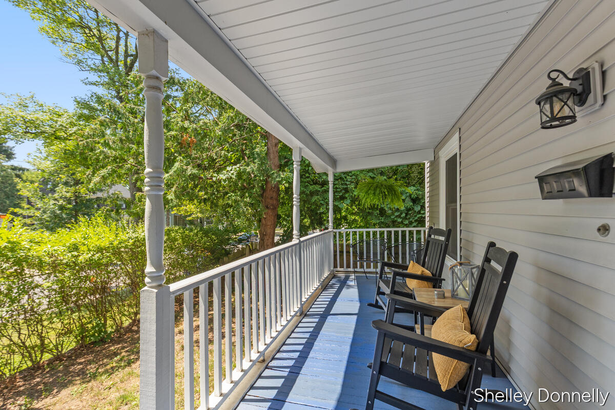 847 Innes Street Northeast Grand Rapids, MI 49503 - Photo 4 of 48 Sit, Relax!