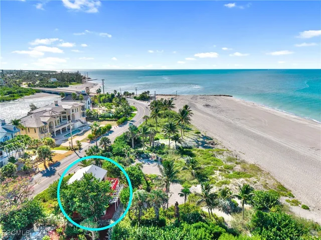 a view of an outdoor space and a yard