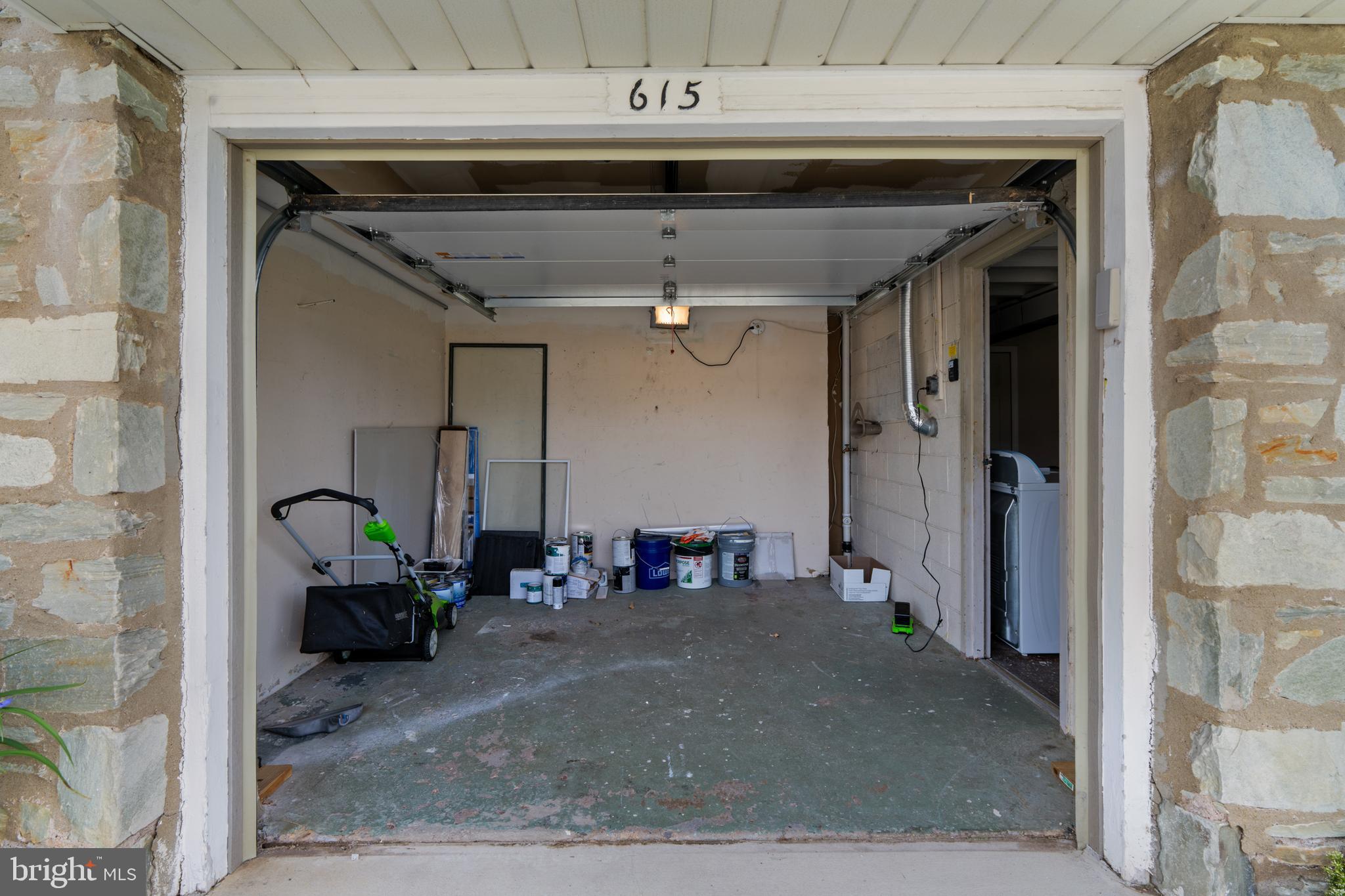 615 Sherrie Road Philadelphia, PA 19115 - Photo 28 of 30 Garage