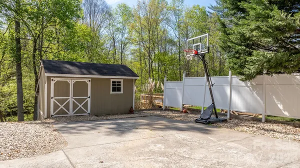 $389,500 | 104 Buck Shoals Circle, Hudson, NC 28638