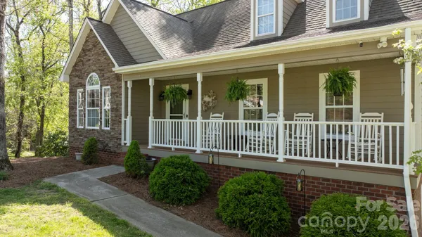 $389,500 | 104 Buck Shoals Circle, Hudson, NC 28638