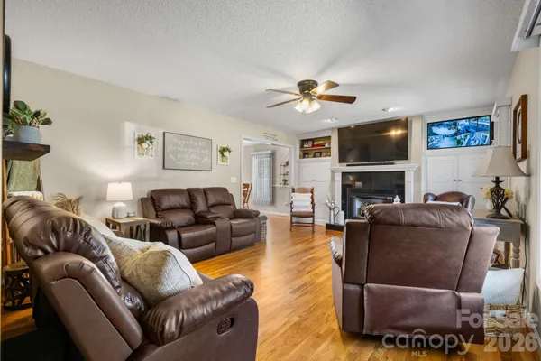 $389,500 | 104 Buck Shoals Circle, Hudson, NC 28638