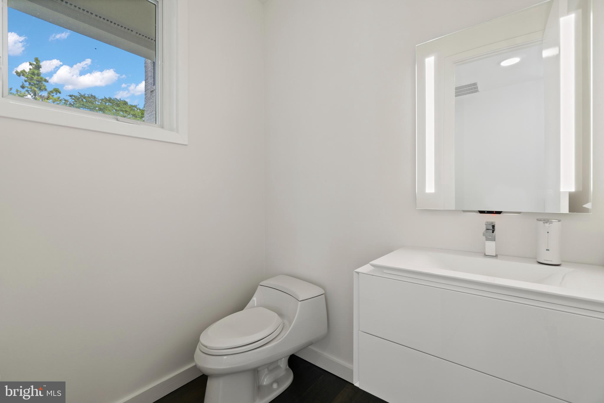 7545 Potomac Fall Road McLean, VA 22102 - Photo 23 of 56 Powder room main level