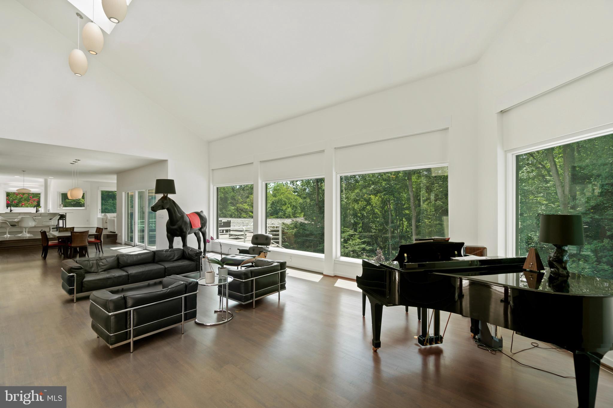 7545 Potomac Fall Road McLean, VA 22102 - Photo 5 of 56 Living room
