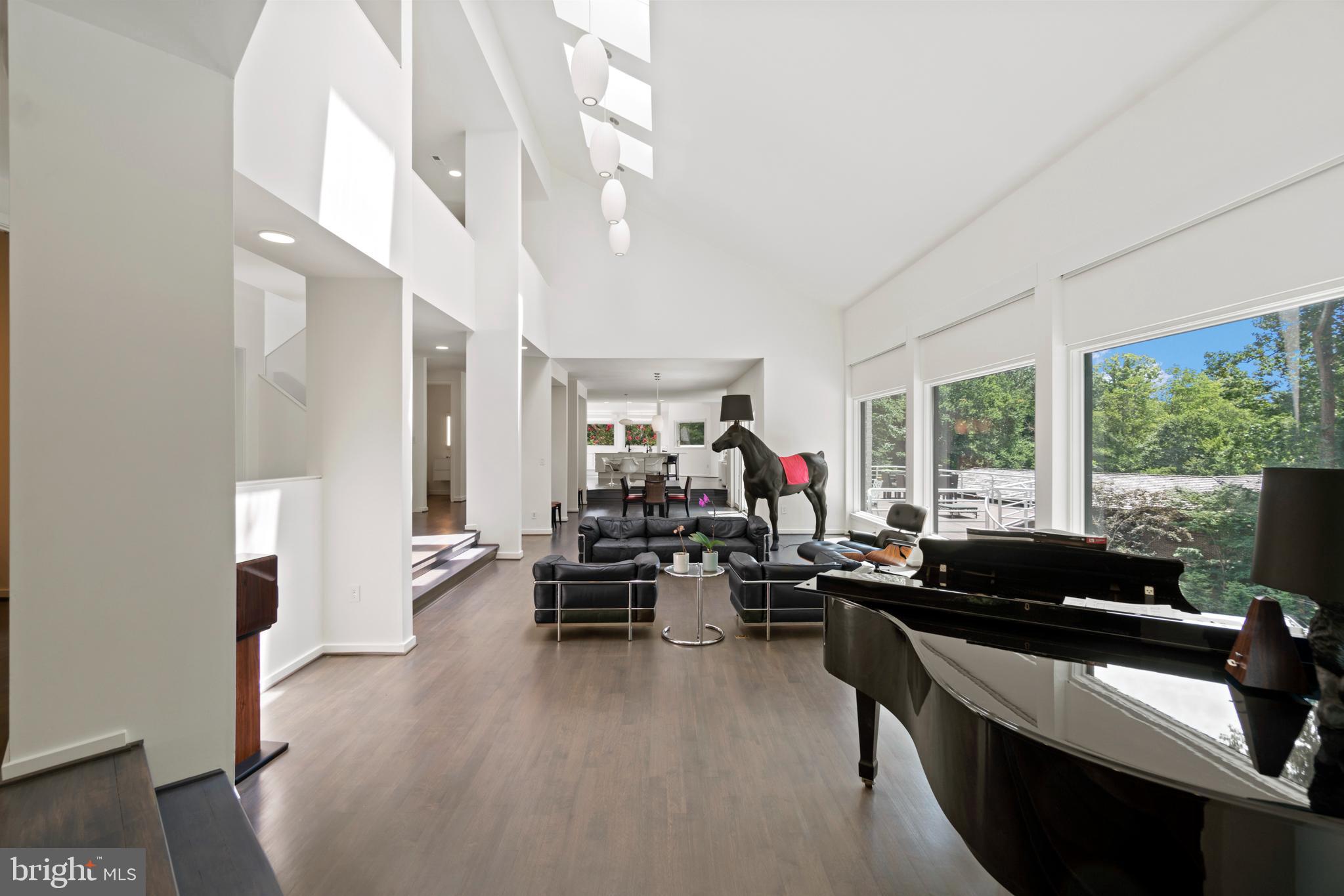 7545 Potomac Fall Road McLean, VA 22102 - Photo 7 of 56 Living room/open floor plan