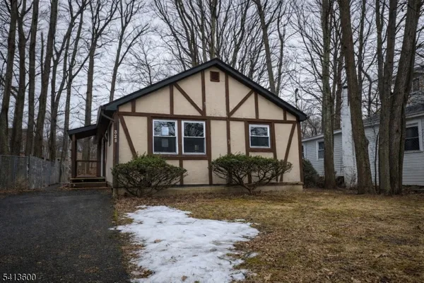$230,000 | 329 Elmira Trail, Hopatcong, NJ 07843