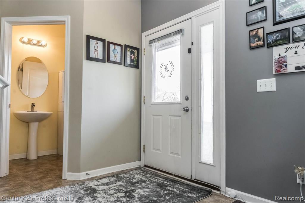2482 Hatchery Road Waterford, MI 48329 - Photo 28 of 37 Gallery Image 28