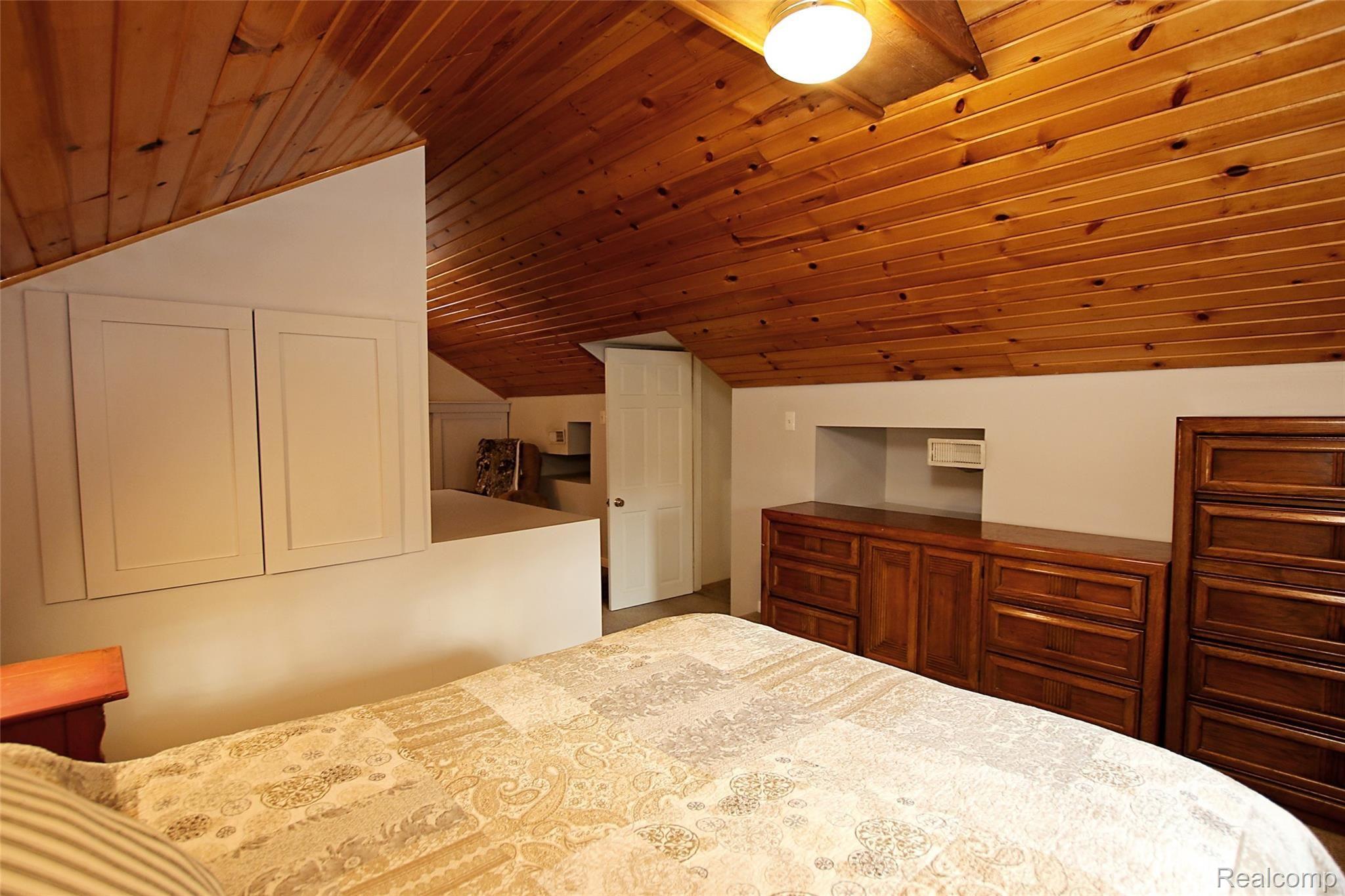 1085 Bird Road Ortonville, MI 48462 - Photo 35 of 79 35) Upstairs Master Suite.jpg