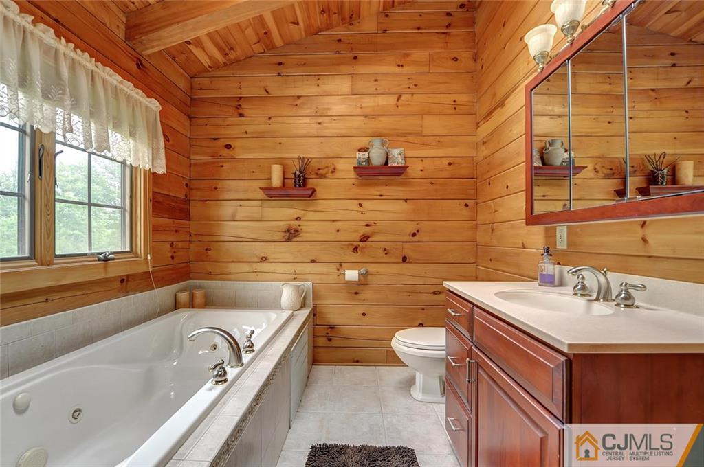 4 Hampton Road Pittstown, NJ 08867 - Photo 20 of 25 a bathroom with a sink and a bathtub