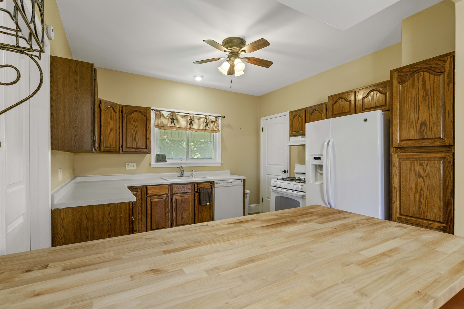 10202 Perry Road DeKalb, IL 60115 - Photo 7 of 48